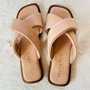 MARIELLA ITALIAN LEATHER PUFFER CRISS CROSS FLAT SANDALS SIZE 9 NWT BEIGE